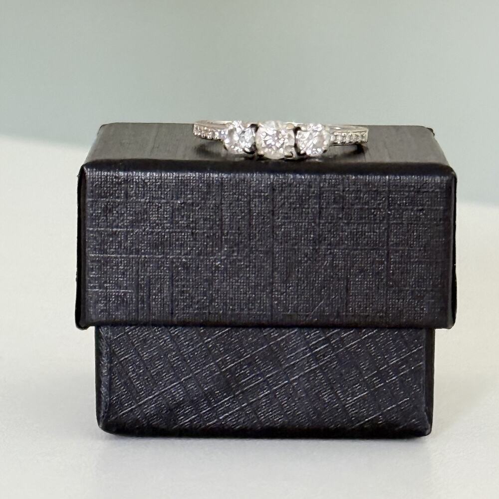 LSC 18K White Gold Genuine Diamond 3 Stone W/ Accents Engagement Band Ring Sz 8 - Picture 10 of 16